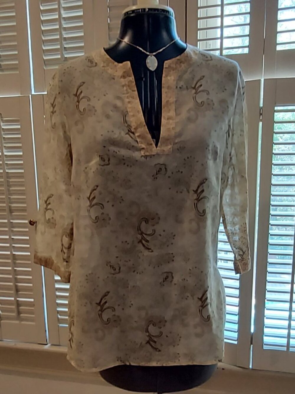 Banana Republic Light & Airy V-neck Paisley Cotton Blouse Size M